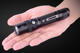 fenix-fd30-flashlight-size