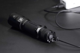 fenix-tk20r-flashlight-usb-rechargeable_1941558070