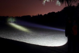 fenix-tk32-flashlight-beam-distance