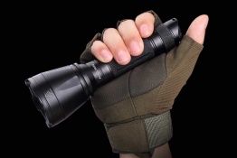 fenix-tk32-flashlight-size